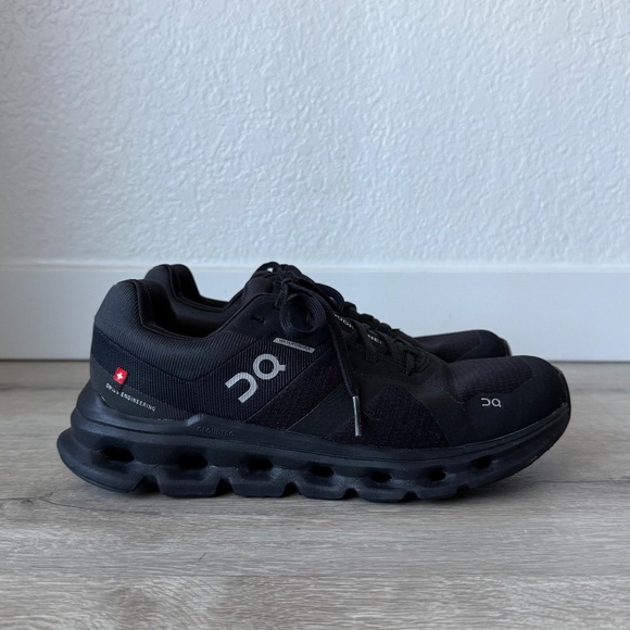 ON Women’s CLOUDRUNNER Black Waterprroof Running Shoe Size 7 - Picture 2 of 11